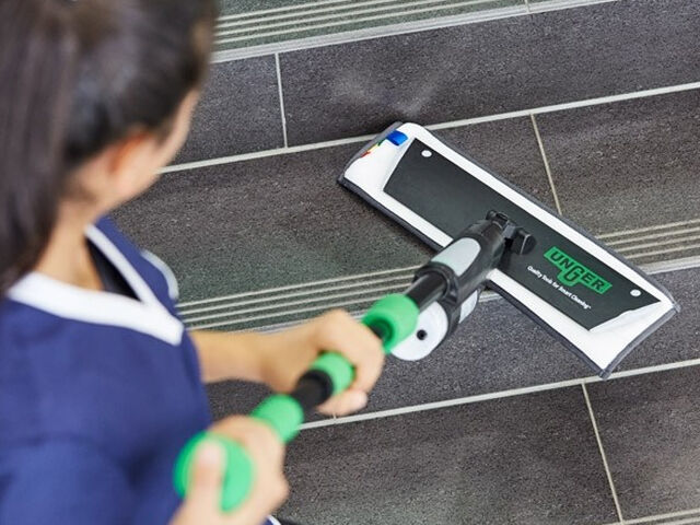 Jak sprawnie sprzątać klatkę schodową? System UNGER erGO! Clean